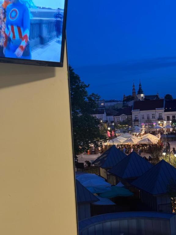 Hotelowe Pokoje Paris -Rynek Centrum- City One Kielce Exteriér fotografie